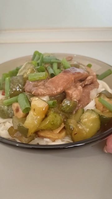 Жаренные огурцы со свининой