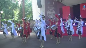Парад мажореток-барабанщиц группы "Держава".