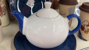 В Фикс прайс классные завалы посуды! Много новинок для кухни. Красивые тарелки, кружки, кастрюли.