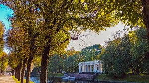 Начало осени в Михайловском саду Санкт Петербурга