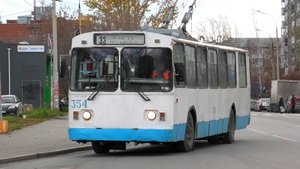 Троллейбус Екатеринбурга БТЗ-5201 борт. №354 маршрут 33 на остановке "Красных командиров"
