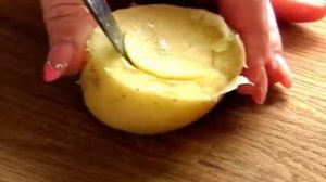 Картошка, фаршированная перепелиными яйцами