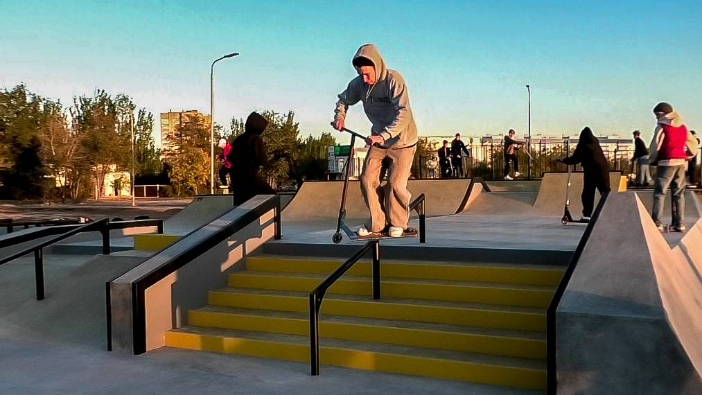 В парке открылась новая скейтплощадка смотреть онлайн