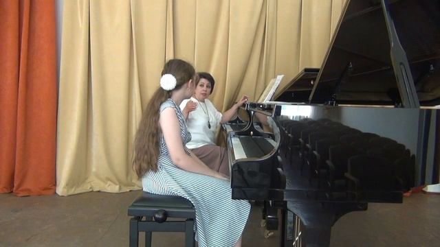 Открытый урок на тему: "Работа над крупной формой в классе специального фортепиано" смотреть онлайн