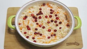 Квашеная капуста с брусникой