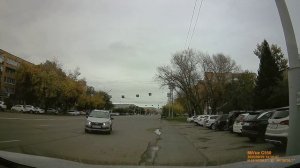 Дед на ВАЗе по встречной