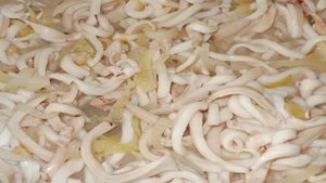 Кальмар, тушенный в сметане