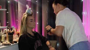 ПОДРУГА ДЕЛАЕТ МНЕ МАКИЯЖ.💄 ЭКСПЕРИМЕНТ №2