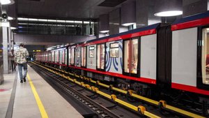 Женщина погибла на путях на станции метро "Краснопресненская" в Москве