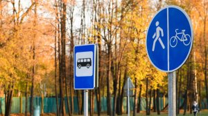 В Омске водитель автобуса зажал ребенка дверьми и протащил по асфальту