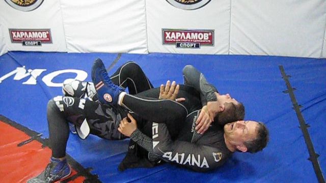 2017 год. Выход со спины на рычаг локтя через контроль ногой руки соперника.