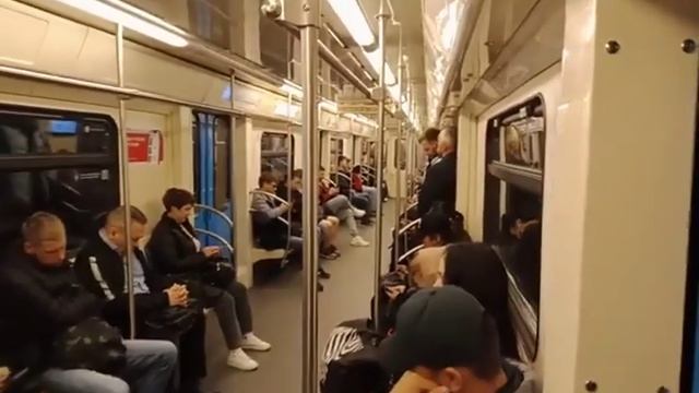 Московское метро. Поездка на 81-760 от "Серпуховской" до "Боровицкой" смотреть онлайн