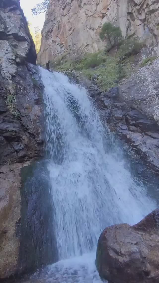 Водопад рядом с Тебердой смотреть онлайн