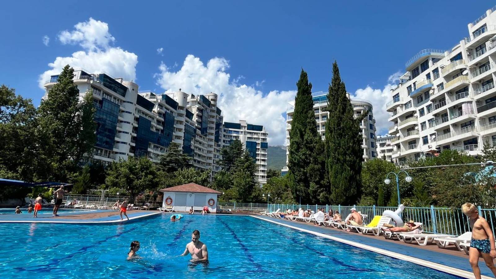 Обзор 3- комнатной квартиры на продажу в Гурзуфе ЖК Ришилье-Шато смотреть онлайн