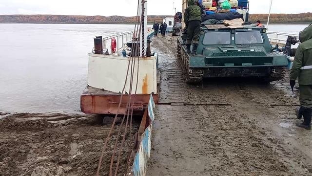 Вот и подошла наша очередь грузиться на баржу