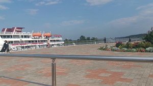 На высоком холме стоит город БУЛГАРЫ. На экскурсии.  Хотела здесь побывать. Гуляем по набережной.