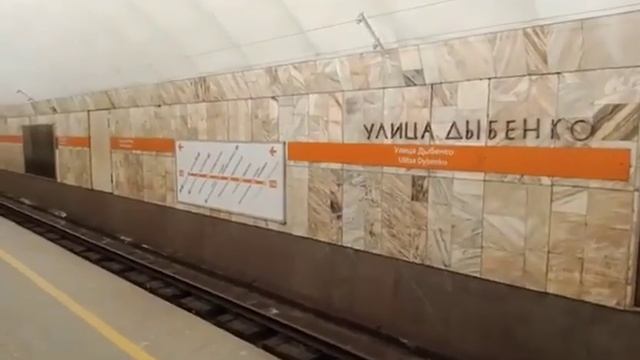 Петербургское метро. "Номерные" и "Пришелец" на станции "Улица ДЫбенко" смотреть онлайн