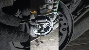 замена зазадних тортормозных колколодок на нисан марч