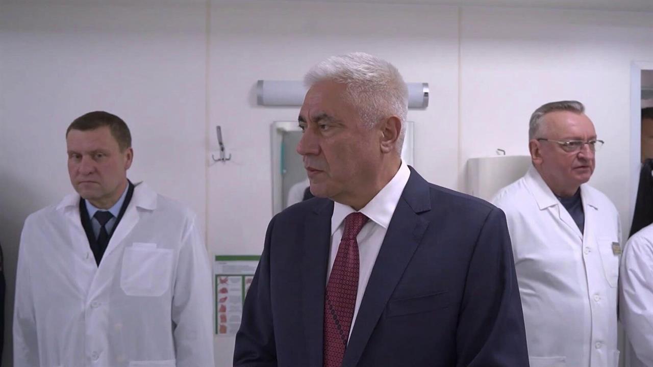 Владимир Колокольцев навестил в госпитале сотрудников полиции, получивших ранения в новых регионах.