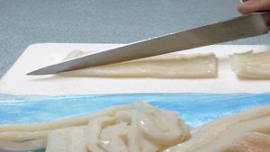 Кальмар с салатом Вакамэ