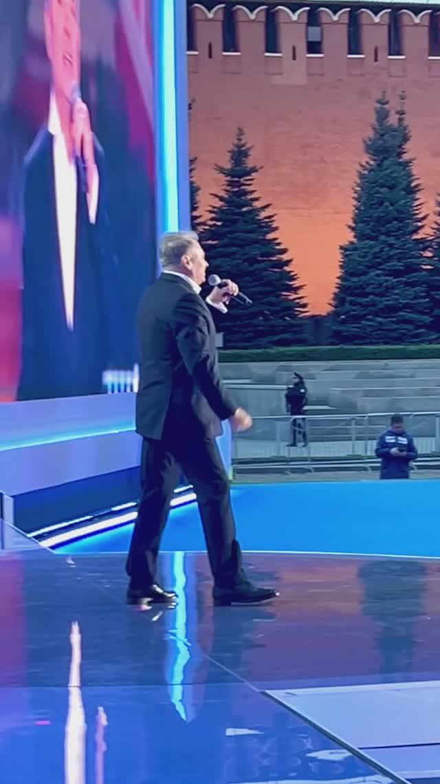 Спел так, что накрыло Красную площадь! За Победу! За Россию! За Донбасс! #концерт #новороссия смотреть онлайн