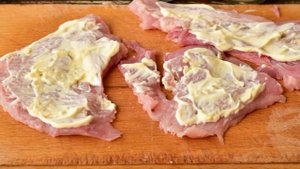 Мясные рулетики с чесноком