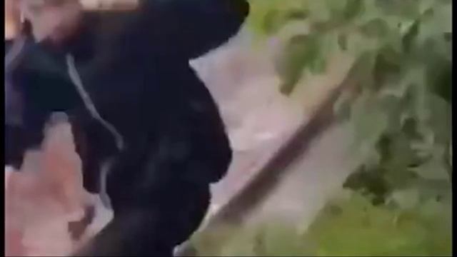 Драка между школами толпа на толпу в Махачкале из-за коммента в соцсетях смотреть онлайн