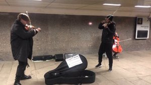 Ранний вечер субботы. Метро Арбатская. Воздвиженка, Старый и Новый Арбат. Подземный переход. Движ