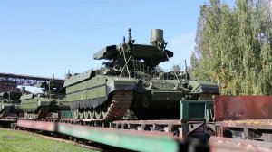 Уралвагонзавод госкорпорации "Ростех" передал российским военным уникальные машины поддержки танков
