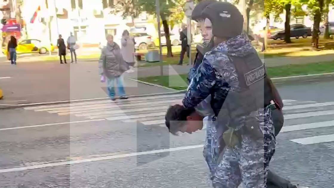 Мать убийцы сотрудницы Сбербанка рассказала о рабочих конфликтах сына