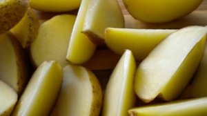 Картошка кусочками в рукаве