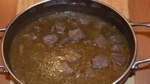 Картошка, тушенная с мясом и шампиньонами