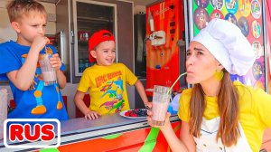 Дети играют в новом грузовике с мороженым! Видео от Влада и Ники!