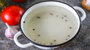 Квашеные помидоры с чесноком и зеленью