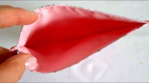 Почему такую необходимую в женской сумочке вещь в магазине не купить. Делюсь обязательной вещью