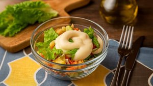 ВКУС МОРСКОГО БРИЗА: Сочный салат с кальмарами. Готовим вместе!