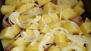 Картошка в духовке под соусом