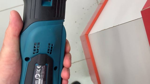 Сабельная пила аккумуляторная Makita DJR 185 смотреть онлайн