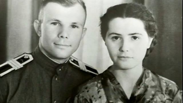 Композиция «Нежность» была написана в 1965 году. У песни есть мужская и женская версии.
