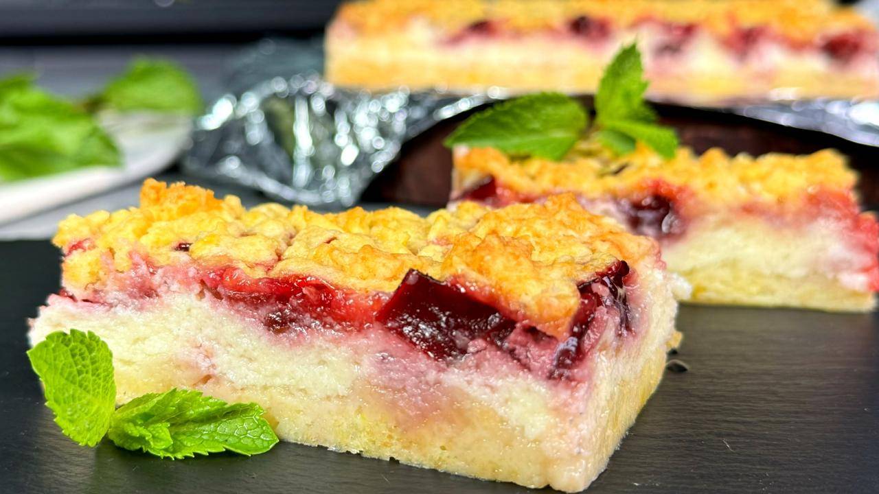 Пеку лет 100 ! Этот ПИРОГ бесподобен ! Сливовый пирог вкуснее торта! Простой рецепт , а так ВКУСНО!