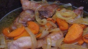 Картошка, тушеная с ребрышками