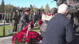 Министры обороны РФ и КНДР открыли скульптурную композицию, посвященную подвигу корейских партизан