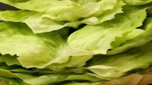 Мясо по-азиатски на листьях салата