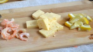 Канапе с креветками на шпажках