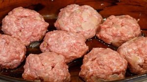 Картошка с тефтелями в сметанном соусе