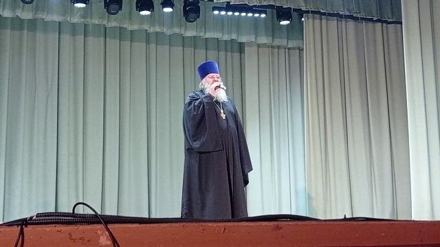 Поздравление с днём учителя, благочинного Докучаевского округа протоиерея Никиты Панасюка.