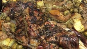 Лопатка ягненка, запеченная в духовке