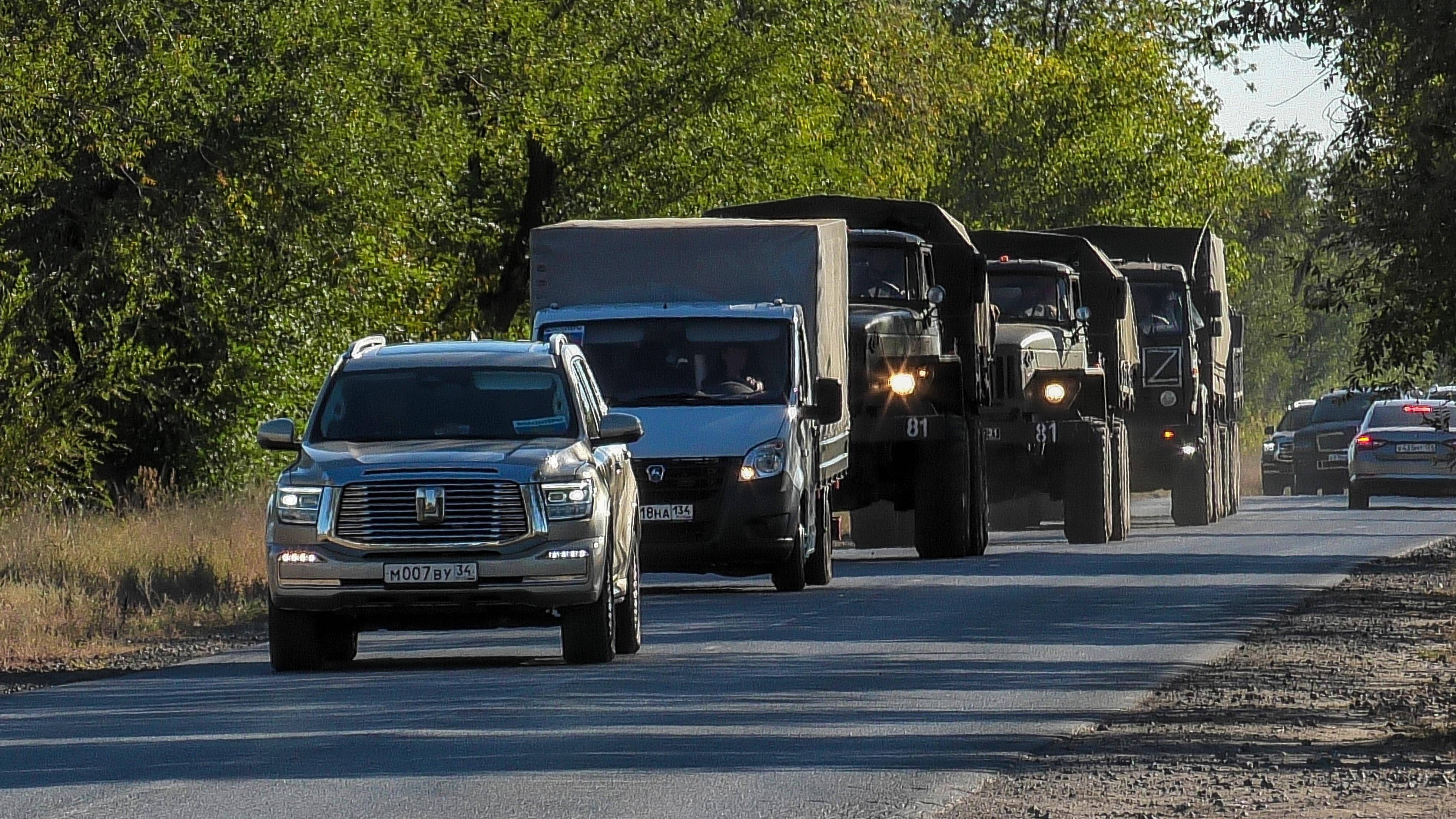 Очередной гуманитарный конвой отправлен в зону СВО смотреть онлайн