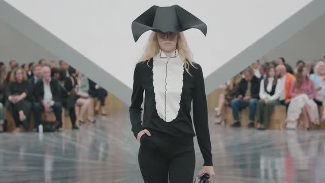 Показ женской коллекции Dior весна-лето 2026