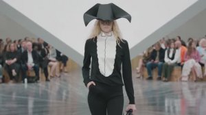 Показ женской коллекции Dior весна-лето 2026